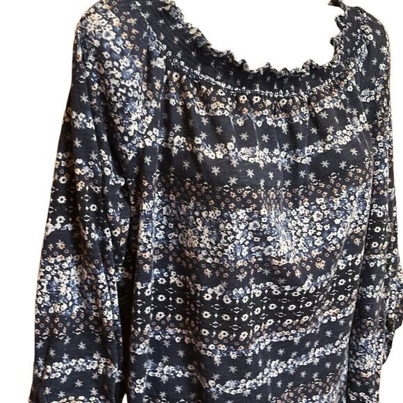 89th & Madison Tops - 89th & Madison womens top Sz XL blue white ditsy print on/off shoulder tie cuff